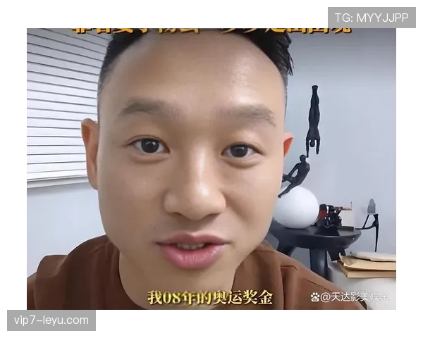 杨威训练场上一副“大爷范”,家里却像连锁超市扩张计划一样扎堆买买买! 杨威训练场上一副“大爷范”,家里却像连锁超市扩张计划一样扎堆买买买!